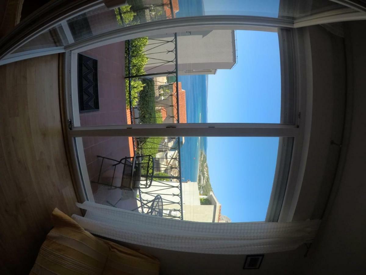 Apartman Kalajzic โอมิช ภายนอก รูปภาพ